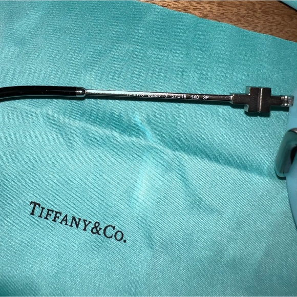 AUTHENTIC TIFFANY - T Cat Eye Sunglasses in Black Acetate with Tiffany B - Picture 5 of 6